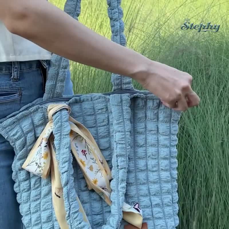 天蓝色猫布包送猫猫插画丝巾 / 自订选自家猫刺绣片 定制化礼物 - 手提包/手提袋 - 其他人造纤维 