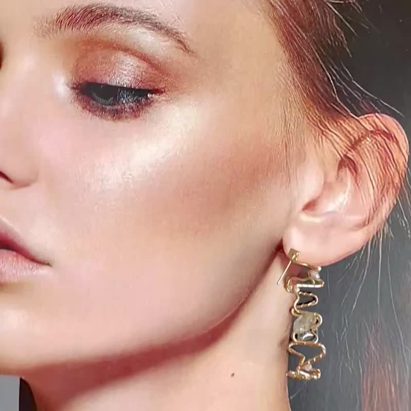 赫洛伊丝的疗愈水晶奇幻耳环手作淡水珍珠欧美耳钉 - 耳环/耳夹 - 珍珠 金色