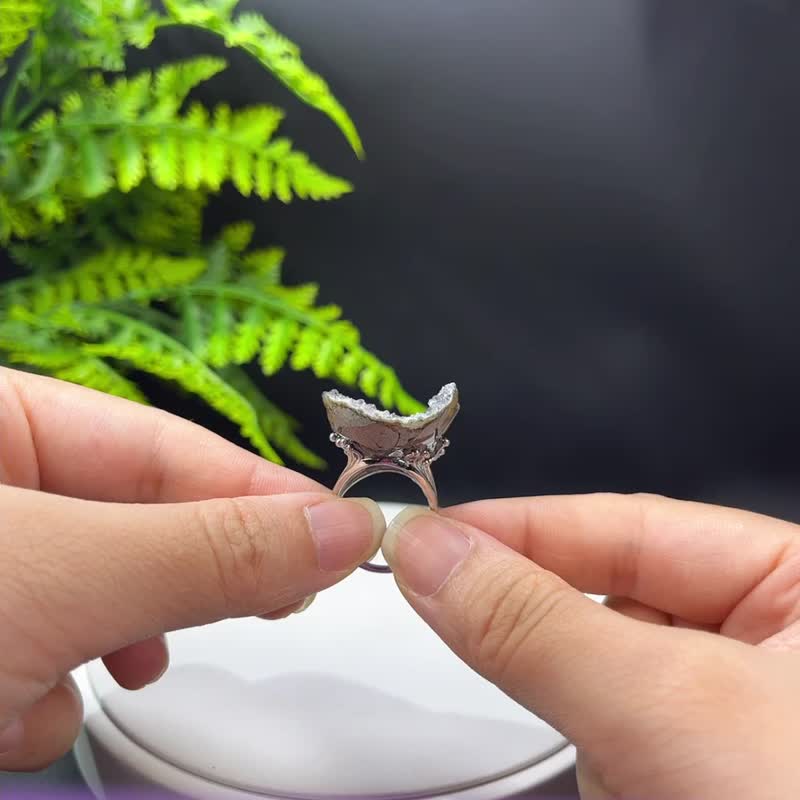 灰白水晶聚宝盆活口戒指 随形原石标本 晶簇闪片手工指环 S925银 - 戒指 - 水晶 