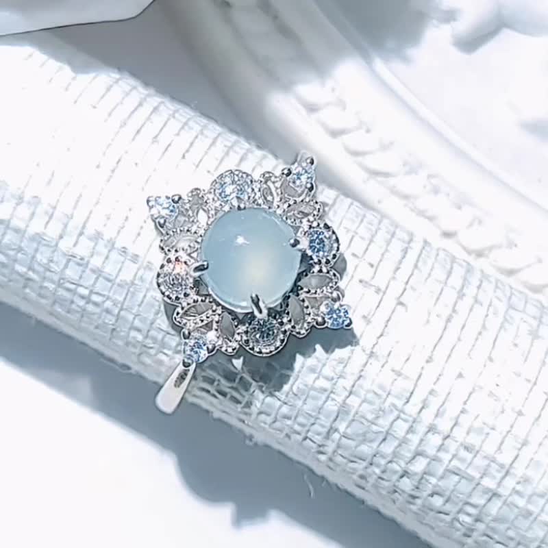 |招财女王|A货翡翠冰玻淡蓝紫起胶蛋面6.5mm纯银镀18k蕾丝款戒 - 戒指 - 玉石 