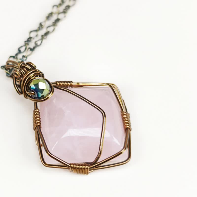 【BE youself】粉色菱|项链|艺术金属线|粉水晶|纯手作 - 项链 - 铜/黄铜 多色