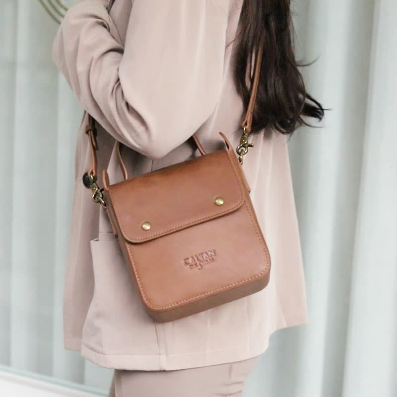 【24hr快速出货】熊耳小方包-234014两色 - 侧背包/斜挎包 - 真皮 卡其色