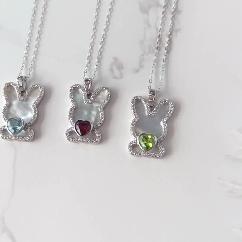 采用天然心形蓝黄玉、纯银 925 兔形坠饰，附项链 - 项链 - 纯银 蓝色