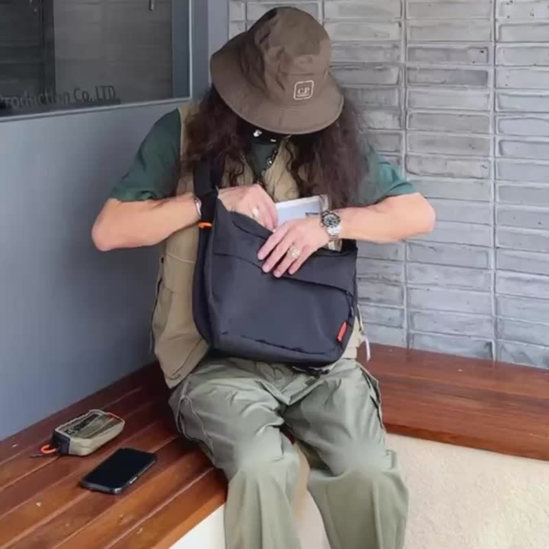 日系休闲风简约斜挎包时尚多口袋通勤侧背包饺子包男女同款包包 - 侧背包/斜挎包 - 尼龙 黑色