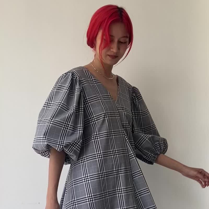Checked Puff sleeve dress in Black and White - 洋装/连衣裙 - 棉．麻 黑色