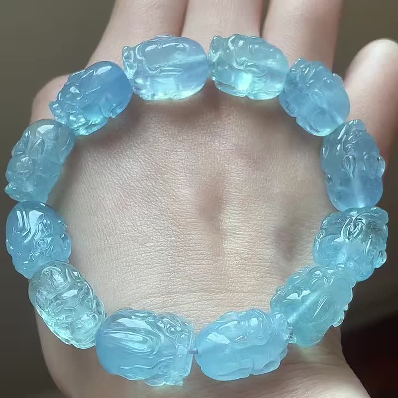攒了很久珠子终于凑成一条手链 天然海蓝宝貔貅手串 可遇不可求 - 手链/手环 - 水晶 