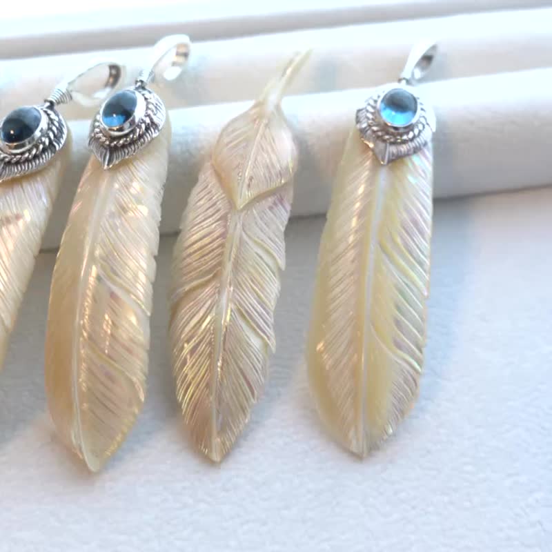 Luminous Shell Feather Necklace London Blue Topaz - 项链 - 贝壳 蓝色