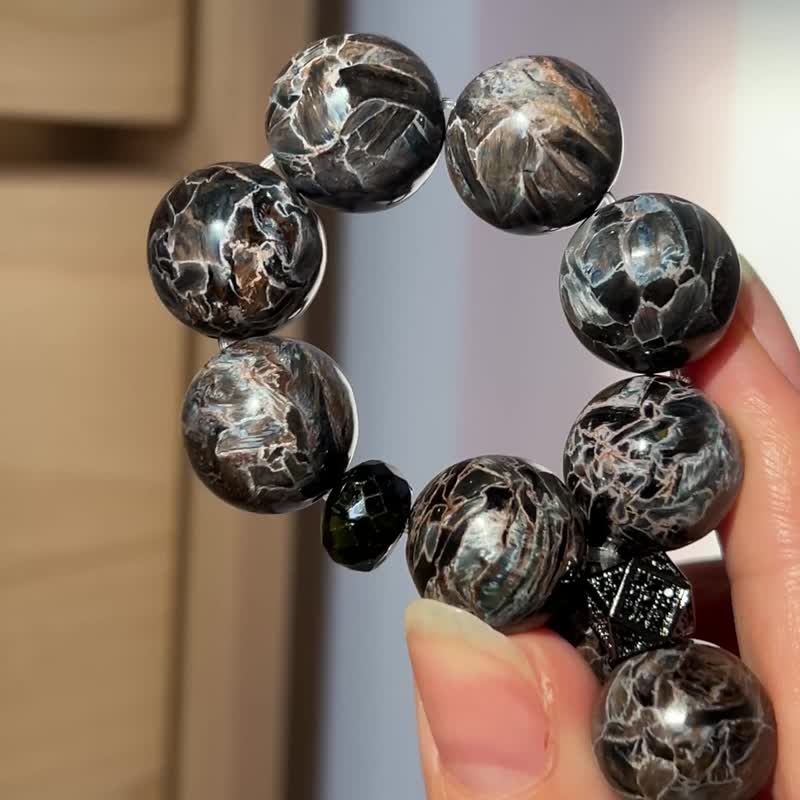 彼得石 特别色系古铜龙鳞能量手串 强火彩彼德石 - 手链/手环 - 水晶 多色