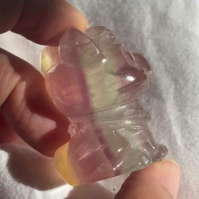 特色萤石 千层拉丝 马卡龙彩色 世界唯一 沙皮狗 拉丝彩虹 水晶 - 摆饰 - 水晶 多色