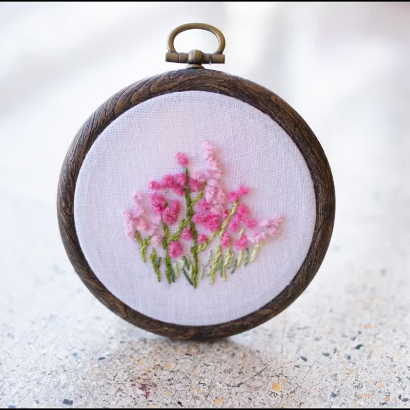 カリフォルニアローズの花の刺繍製作キット　はじめての方でも安心　オリジナルモール糸で簡単に刺繍できる花刺繍シリーズです - 编织/刺绣/羊毛毡/裁缝 - 绣线 粉红色