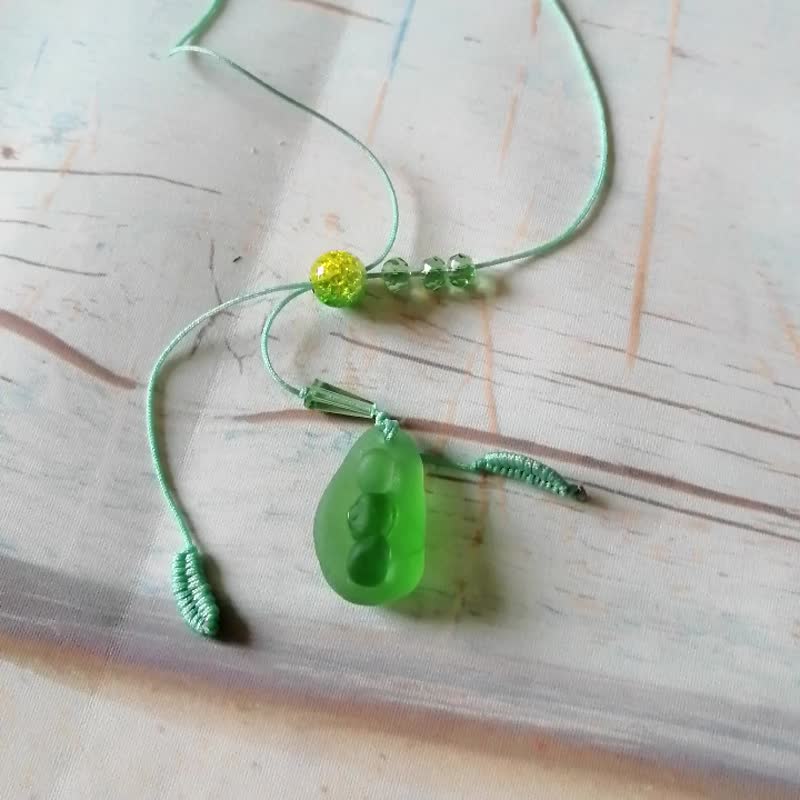 Sea glass Pea Pod pendant豌豆莢長項鍊Gift for her串珠項鍊首飾吊墜 海廢飾品創意 七夕情人節Girlfriend gift - 项链 - 玻璃 绿色