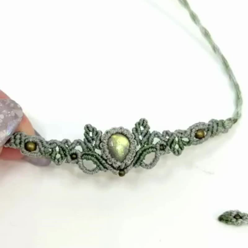 Crystoria Stone | Macrame | 南美蜡线 | 项链 | 拉长石 - 项链 - 宝石 绿色