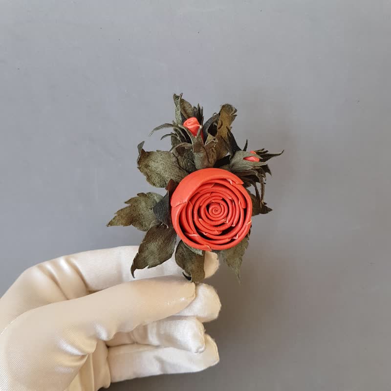 胸針 Leather brooch rose for her Leather women's jewelry - 胸针 - 真皮 红色