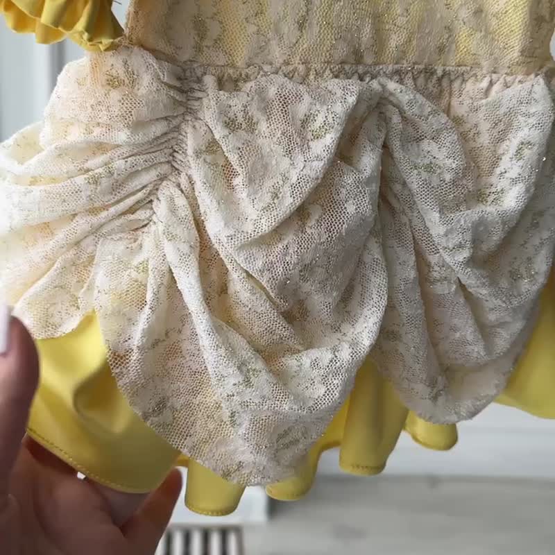 适合新生女孩的黄色蕾丝连身衣：小女孩的完美服装 - 婴儿饰品 - 其他金属 黄色