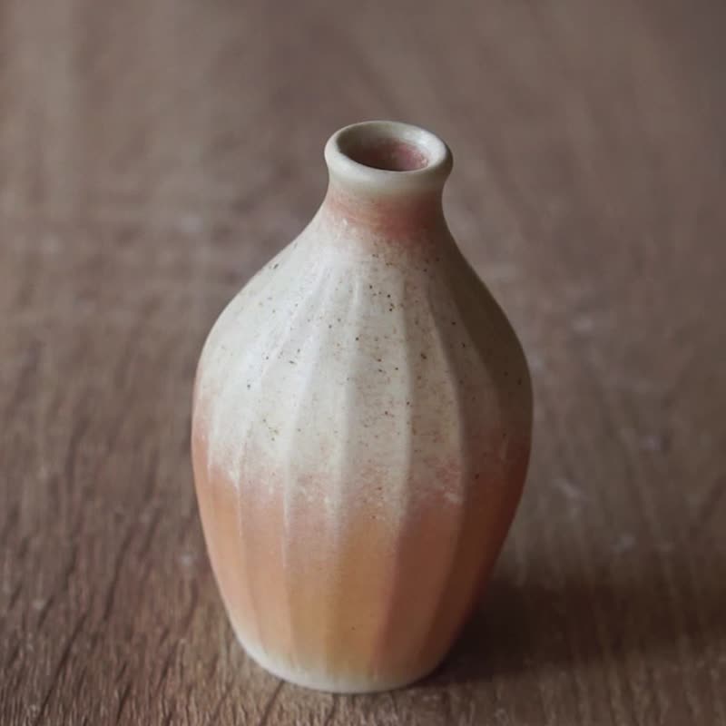 柴烧白瓷绯红花器 - 花瓶/陶器 - 瓷 白色