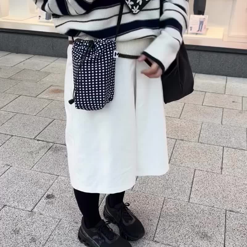 新品预购 - 韩国 MINMIN 两个口袋随身斜背包 - 深蓝波点 - 侧背包/斜挎包 - 聚酯纤维 蓝色