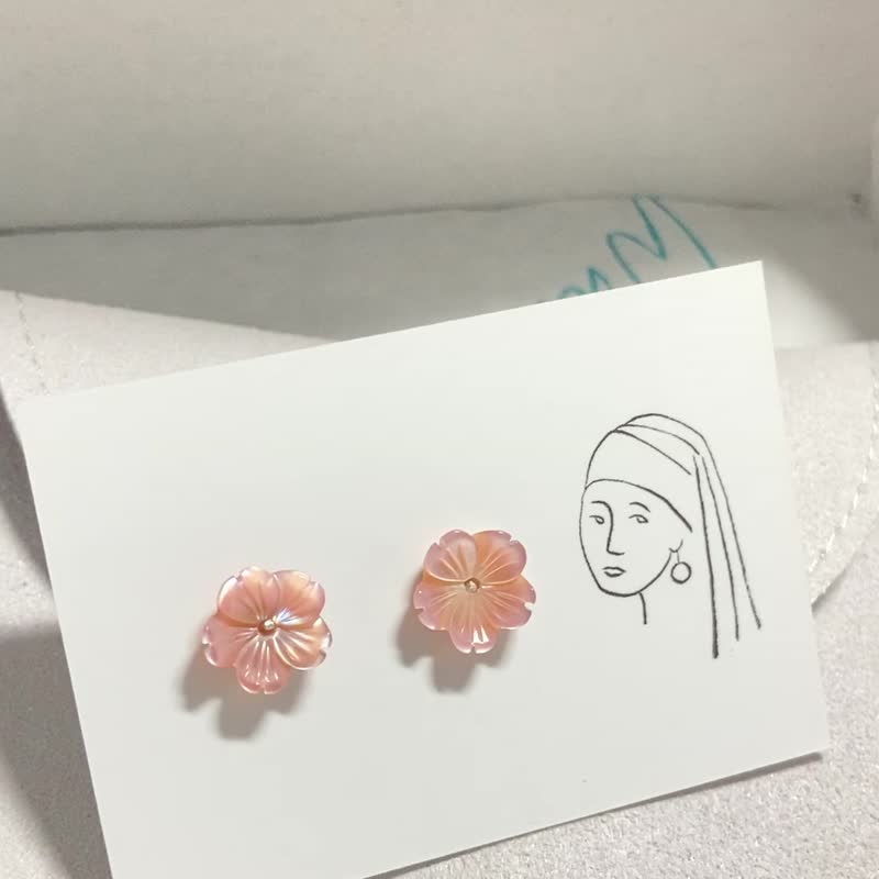 【粉色浪漫】小樱花 天然粉贝壳贝母 8mm 全925纯银耳钉/耳夹 - 耳环/耳夹 - 纯银 粉红色