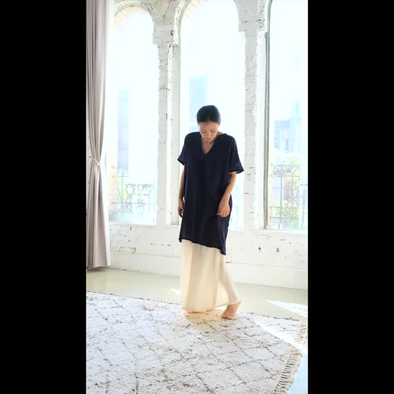 OMAKE 宽版落肩V领长上衣 / 慕斯布 黑 - 女装上衣 - 棉．麻 黑色