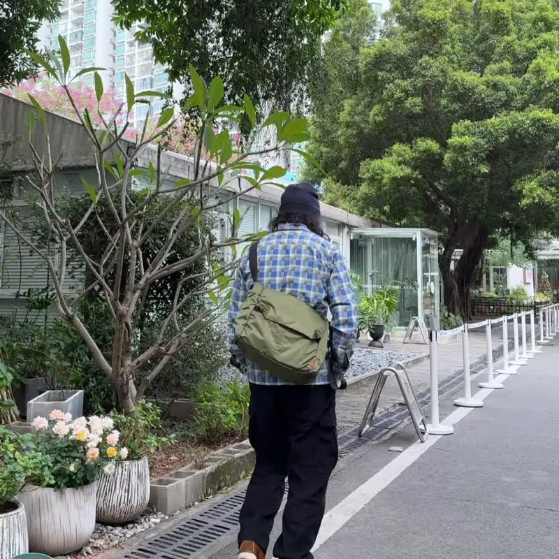 轻舟系列 经典翻盖邮差包大容量通勤包包 - 侧背包/斜挎包 - 尼龙 绿色