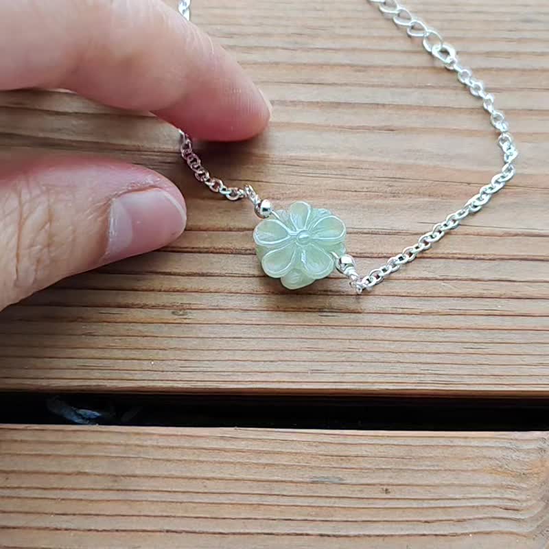 【亲翠】天然翡翠 冰绿手感雕刻单花银手链 - 手链/手环 - 玉石 多色