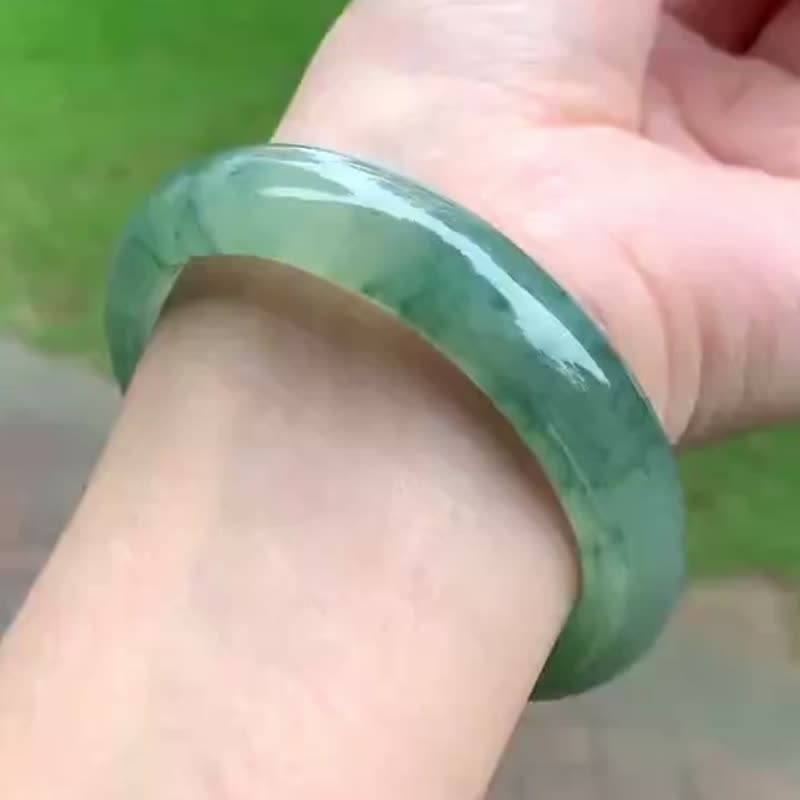 冰种玉镯 天然翡翠玉镯 A玉 手镯 • 冰种油青飘花翡翠福镯 - 手链/手环 - 玉石 绿色