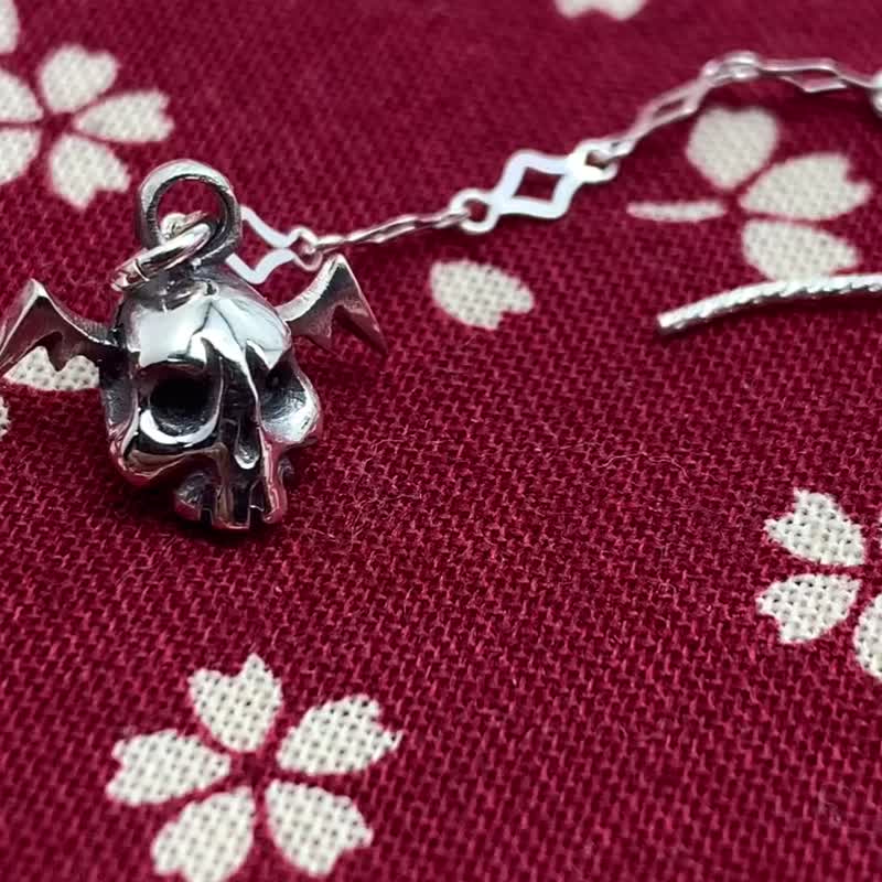 骷髅 银质 925 垂坠耳环 - 耳环/耳夹 - 纯银 银色