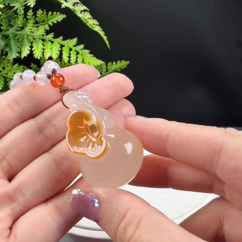 荔枝白俏糖玛瑙吊坠项链 冰润起刚手工雕刻如意葫芦 福禄吉祥顺遂 - 项链 - 半宝石 白色