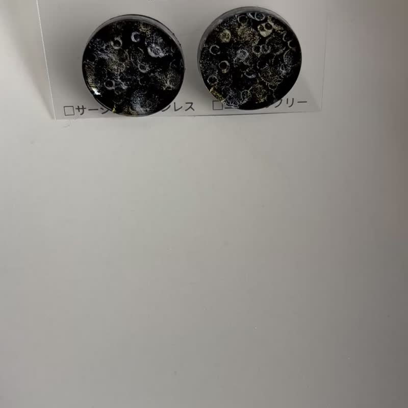 night/002 圆形L 耳针或耳夹 - 耳环/耳夹 - 塑料 黑色