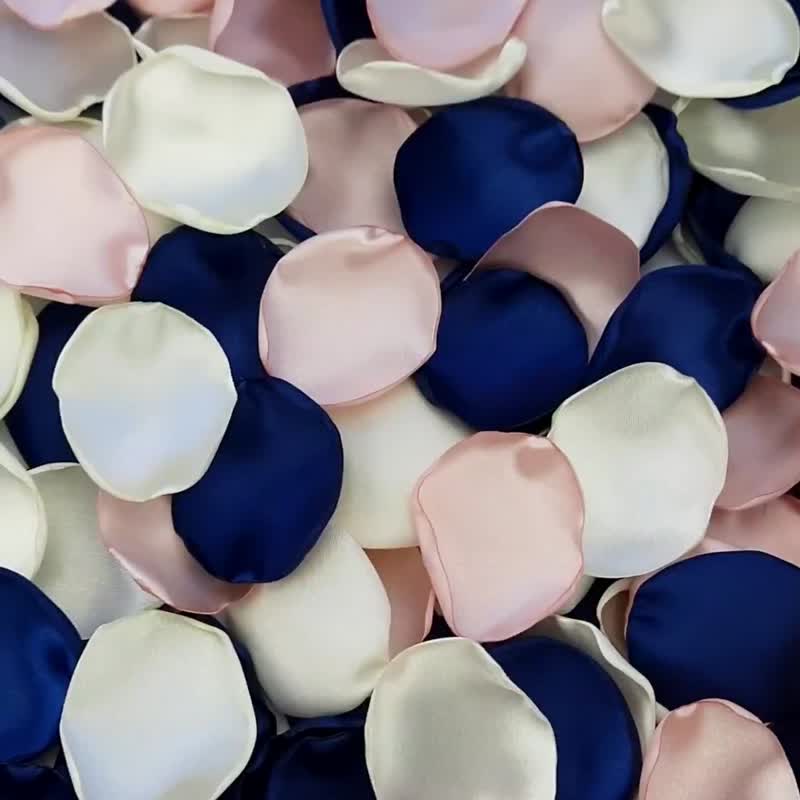 Navy and pink wedding decor Blush pink ivory flower petals Navy blue petals - 干燥花/捧花 - 丝．绢 