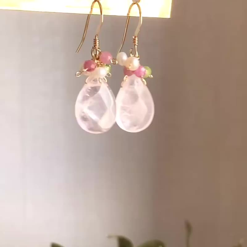 樱花短耳环 14KGF 粉晶 橄榄石 淡水珍珠 / 耳夹 - 耳环/耳夹 - 宝石 粉红色