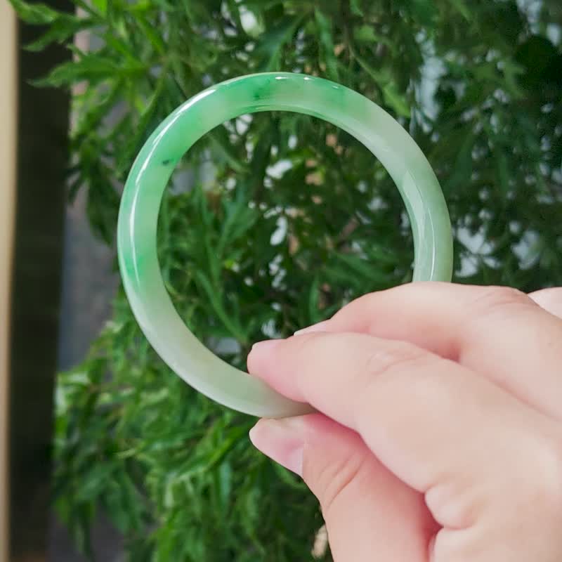 夏芸 | 冰糯起胶 / 翠绿 / 细福镯 / 手围17 | 天然A货翡翠玉镯 - 手链/手环 - 玉石 绿色