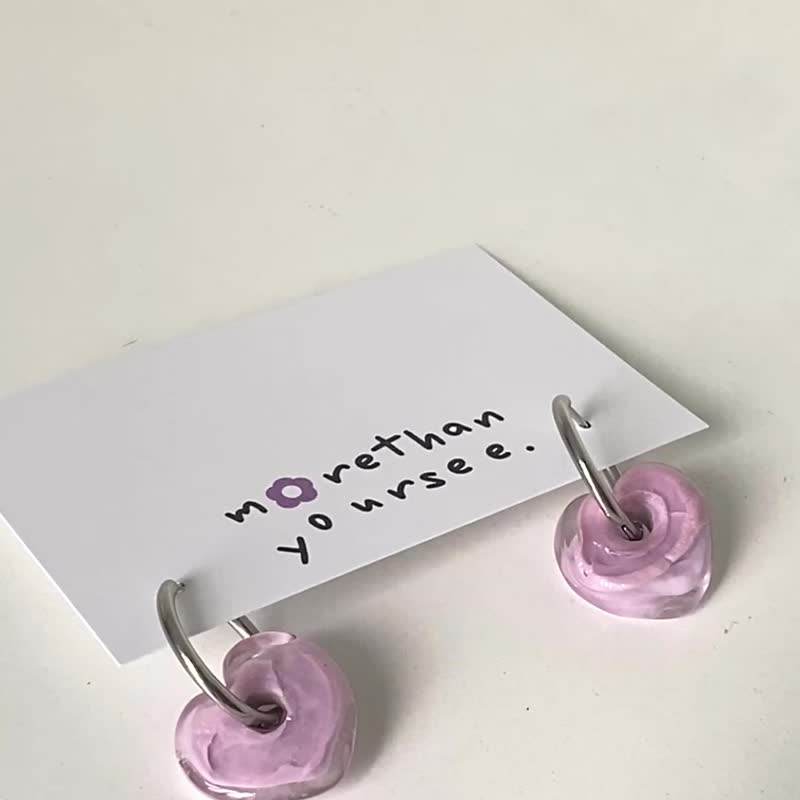 Heart Heart Earrings - 手工穆拉诺玻璃爱心造型医疗级不锈钢圈式耳环 - 耳环/耳夹 - 玻璃 粉红色