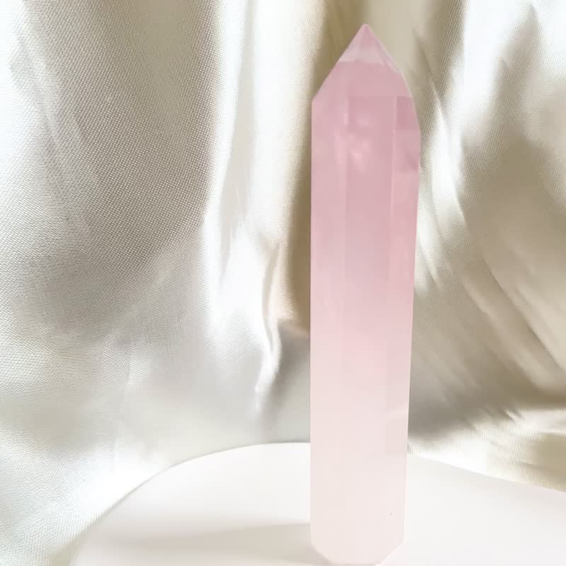 一图一物│莫桑比克粉晶水晶柱 风水摆件 爱情桃花人缘 新年开运 - 摆饰 - 水晶 粉红色