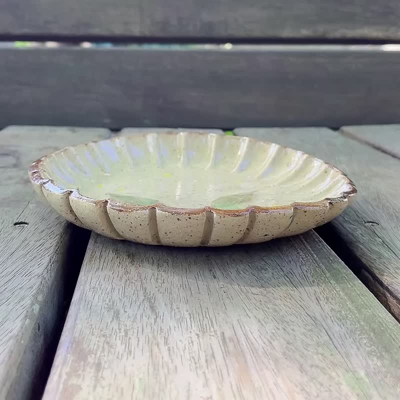 A Lu 小狐狸糯米陶盘/摆饰/礼物/送礼 原创手作 仅此一件 - 盘子/餐盘/盘架 - 陶 多色