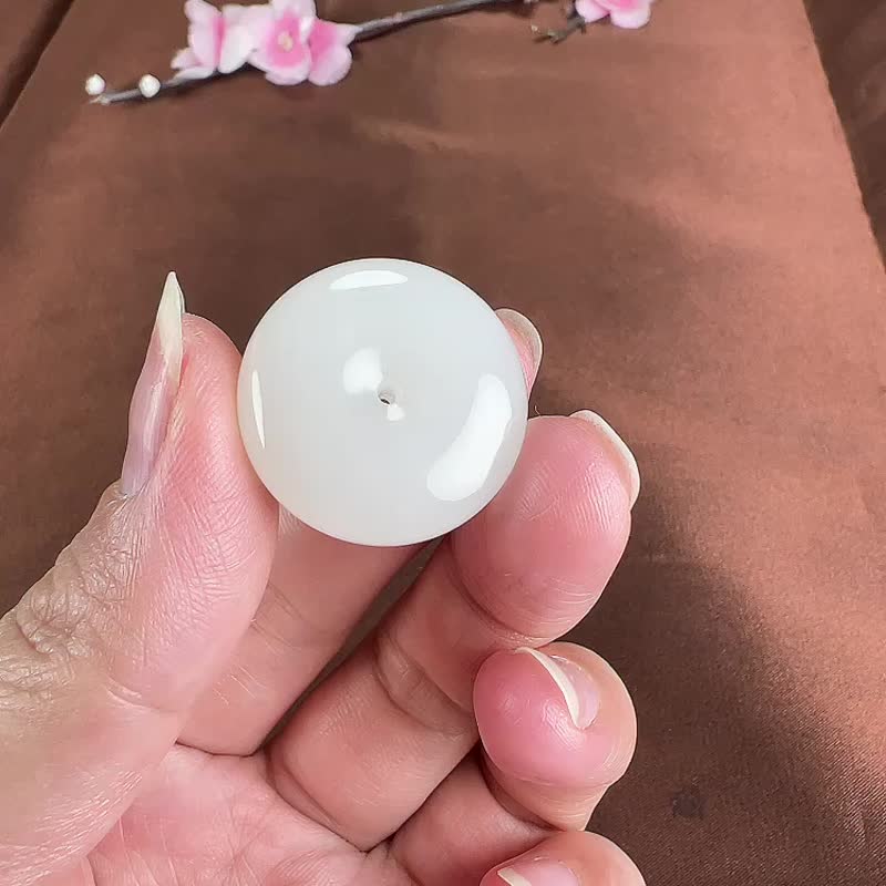 天然新疆和田玉羊脂玉平安扣面包圈吊坠玉质细腻油润色泽柔和 - 吊饰 - 玉石 