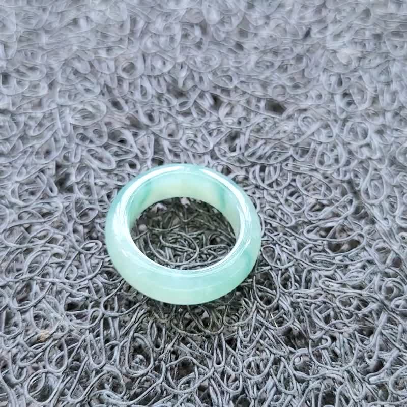 【亲翠】天然翡翠 冰满色淡薄荷绿深飘花手指镯7号戒圈 - 戒指 - 玉石 绿色