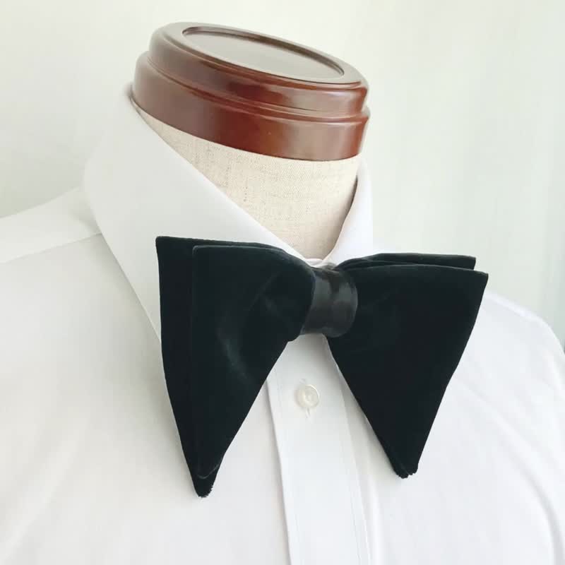 BOWTIE SPECIMENS: Pointed bottom /1970s Big Bow –黑色天鹅绒 - 领结/领巾 - 丝．绢 黑色