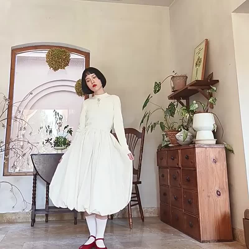 奶油白色 松緊彈力收腰夾棉半身裙 復古少女秋冬蓬蓬花苞裙子 - 裙子 - 其他人造纤维 白色