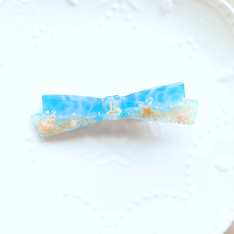【个人化字母】海洋蝴蝶结发夹 星砂 贝壳 海滩 发饰 - 发饰 - 树脂 蓝色