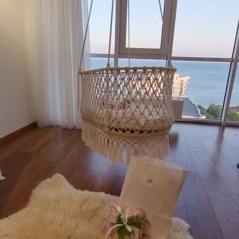Macrame swing baby bed, macrame hanging bassinet, baby swing hammock, baby swing - 儿童家具 - 棉．麻 白色