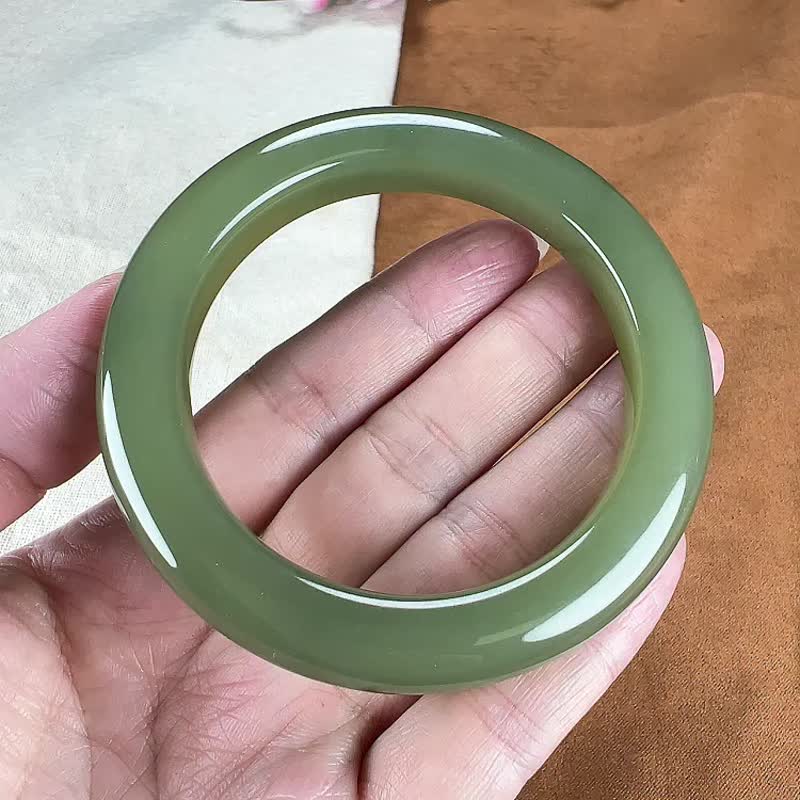 天然和田玉深湖水绿手镯 圈口57mm 玉质细腻温润 - 手链/手环 - 玉石 