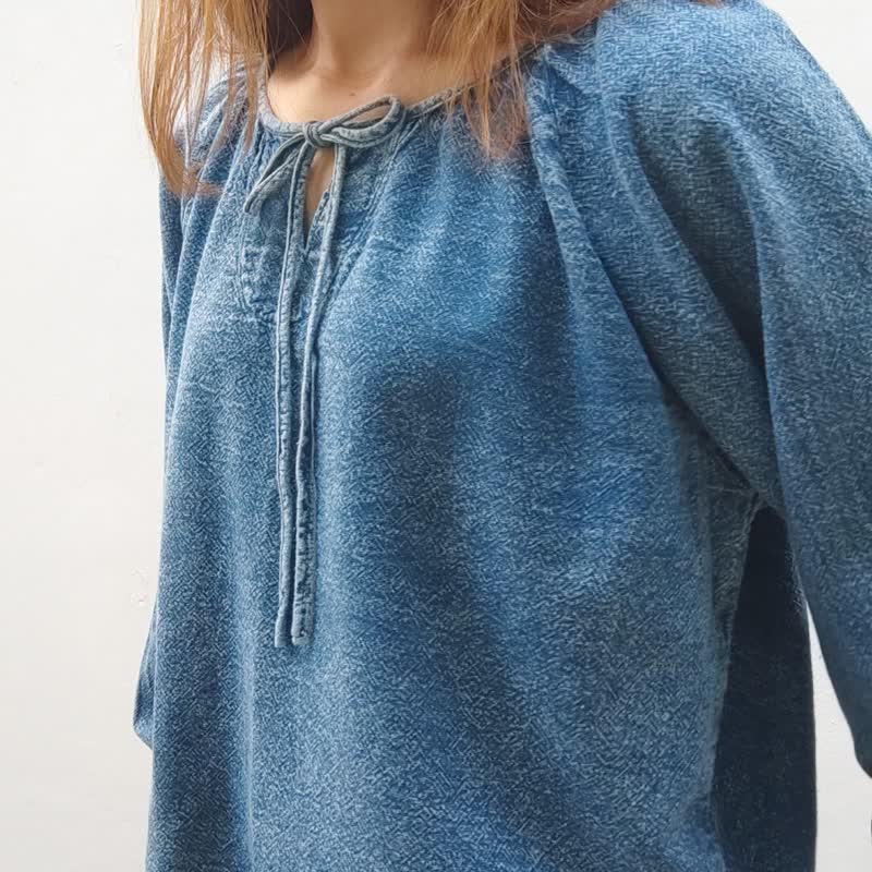 Gathered Neckline Stonewash - 长袖靛蓝石洗衬衫 - 女装上衣 - 棉 蓝色