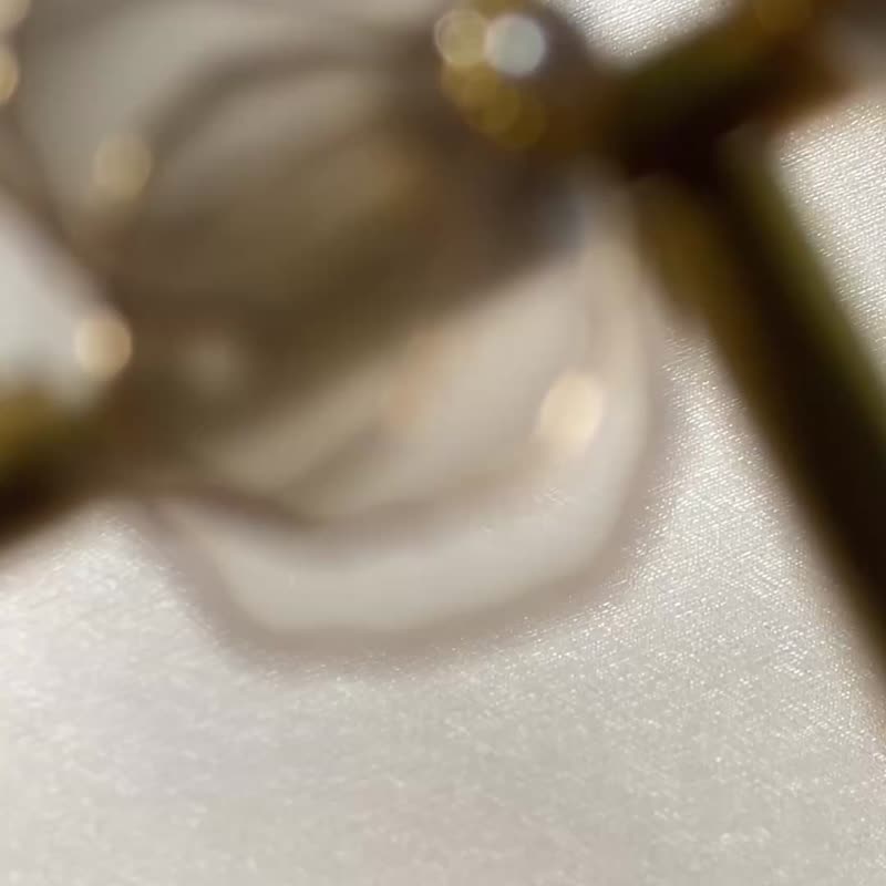 半瓣 / 珍珠色山茶花瓣.不对衬耳环 / 现货 // - 耳环/耳夹 - 树脂 白色