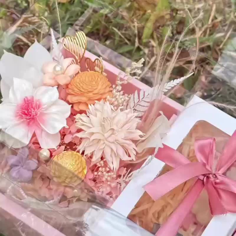 【Miss Luna 露娜小姐】情人节香氛花礼盒1.0 永生花 X 香氛蜡烛 - 干燥花/捧花 - 其他材质 