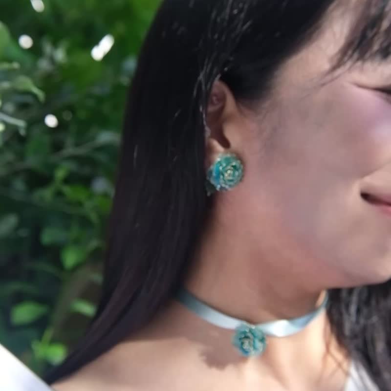 绽放之时 / 仲夏玫瑰 / 耳环  / 青黛魂 - 耳环/耳夹 - 树脂 绿色