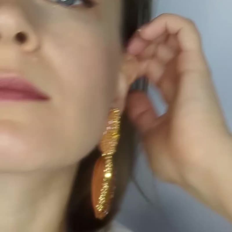 Earrings Gurzuf in caramel colour - 耳环/耳夹 - 其他材质 咖啡色