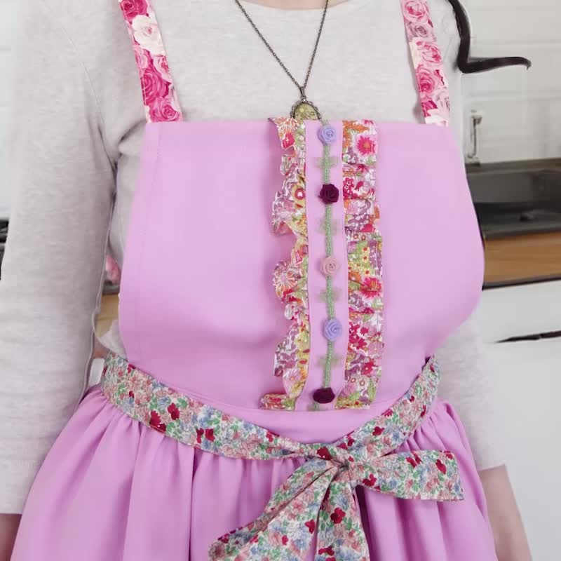 宝石粉红 围裙式连身裙 Liberty 荷叶边 玫瑰花环装饰 - 洋装/连衣裙 - 棉．麻 粉红色