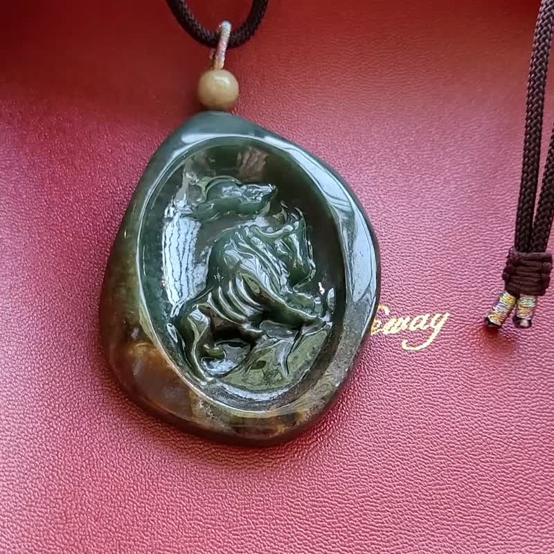 亲翠 天然翡翠 冰绿牛气冲天皮壳特色料调整式绳链 生肖 - 项链 - 玉石 多色
