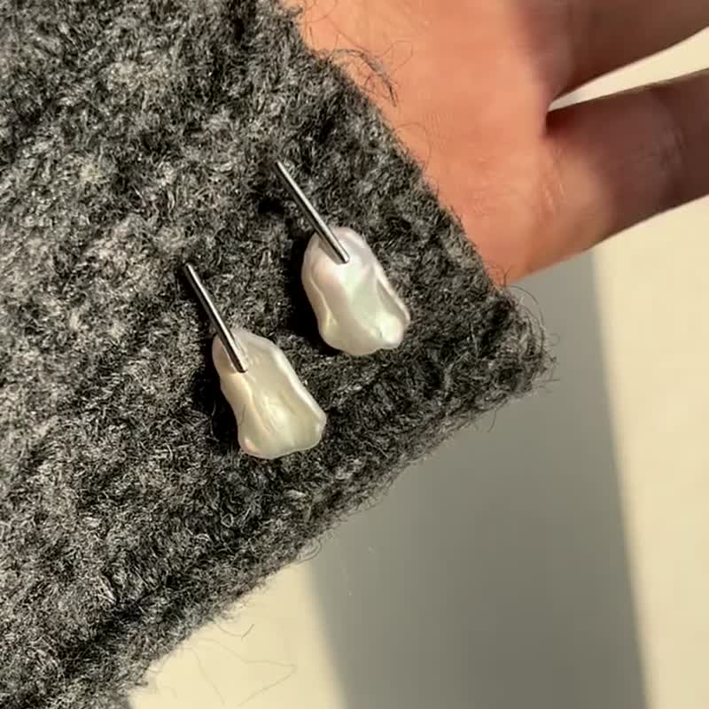 冬日访客~原创小众设计天然巴洛克珍珠925银耳钉时尚气质新品耳环 - 耳环/耳夹 - 其他材质 白色