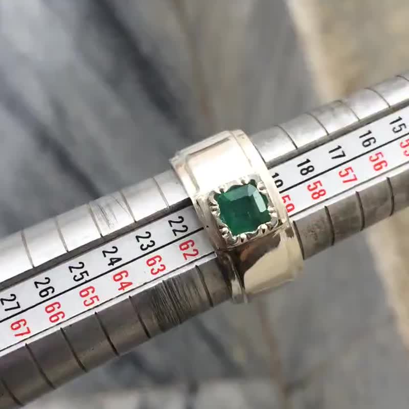 精致祖母绿宝石戒指，采用铂银打造 - 戒指 - 宝石 绿色